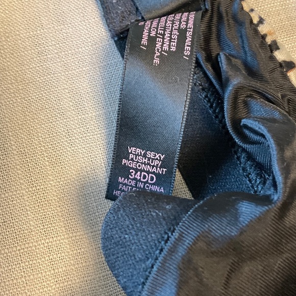 Chic Leopard Print Bra with Black Trim - Picture 6 of 7